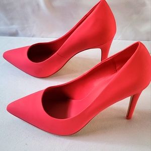 Cute Pumps, never worn